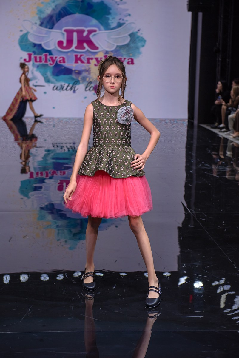 SochiFashionWeek2024 дизайнер Юлия Крылова. Семейный и коммерческий фотограф в Сочи Александр Бодунов