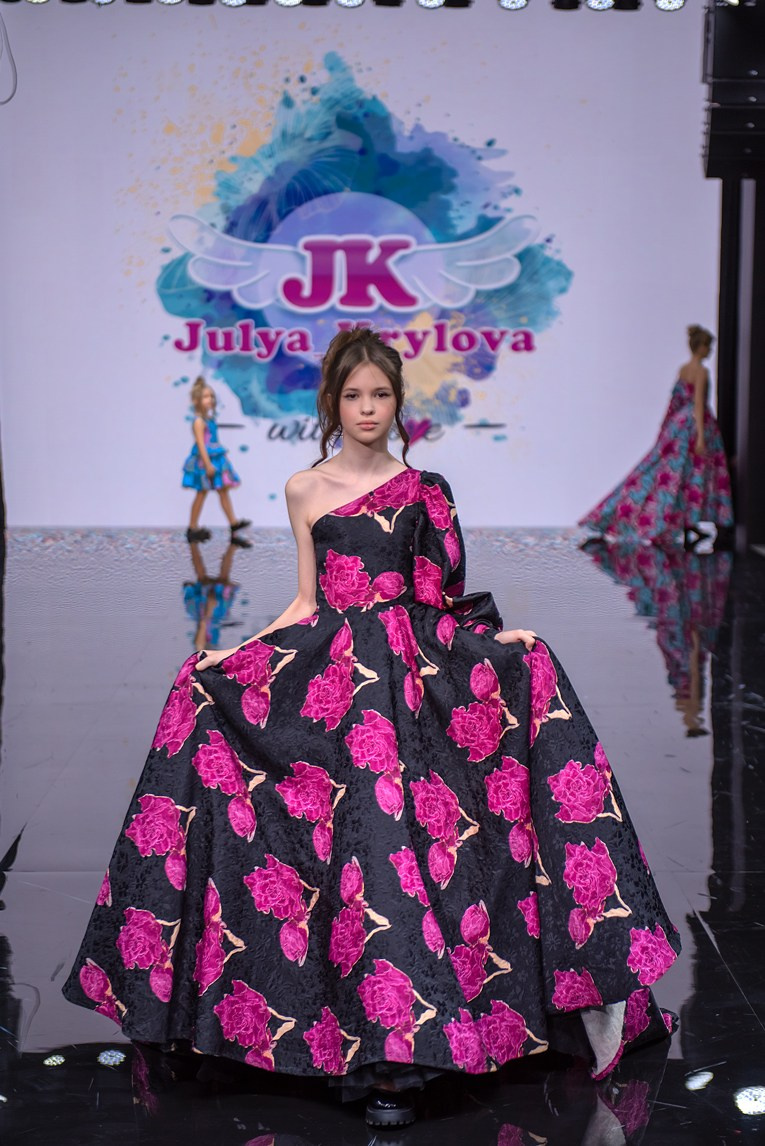 SochiFashionWeek2024 дизайнер Юлия Крылова. Семейный и коммерческий фотограф в Сочи Александр Бодунов