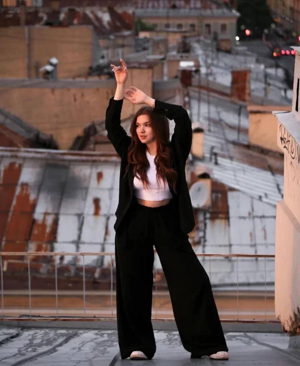 На крыше. Костюмер, художник кино и телевидения в спб