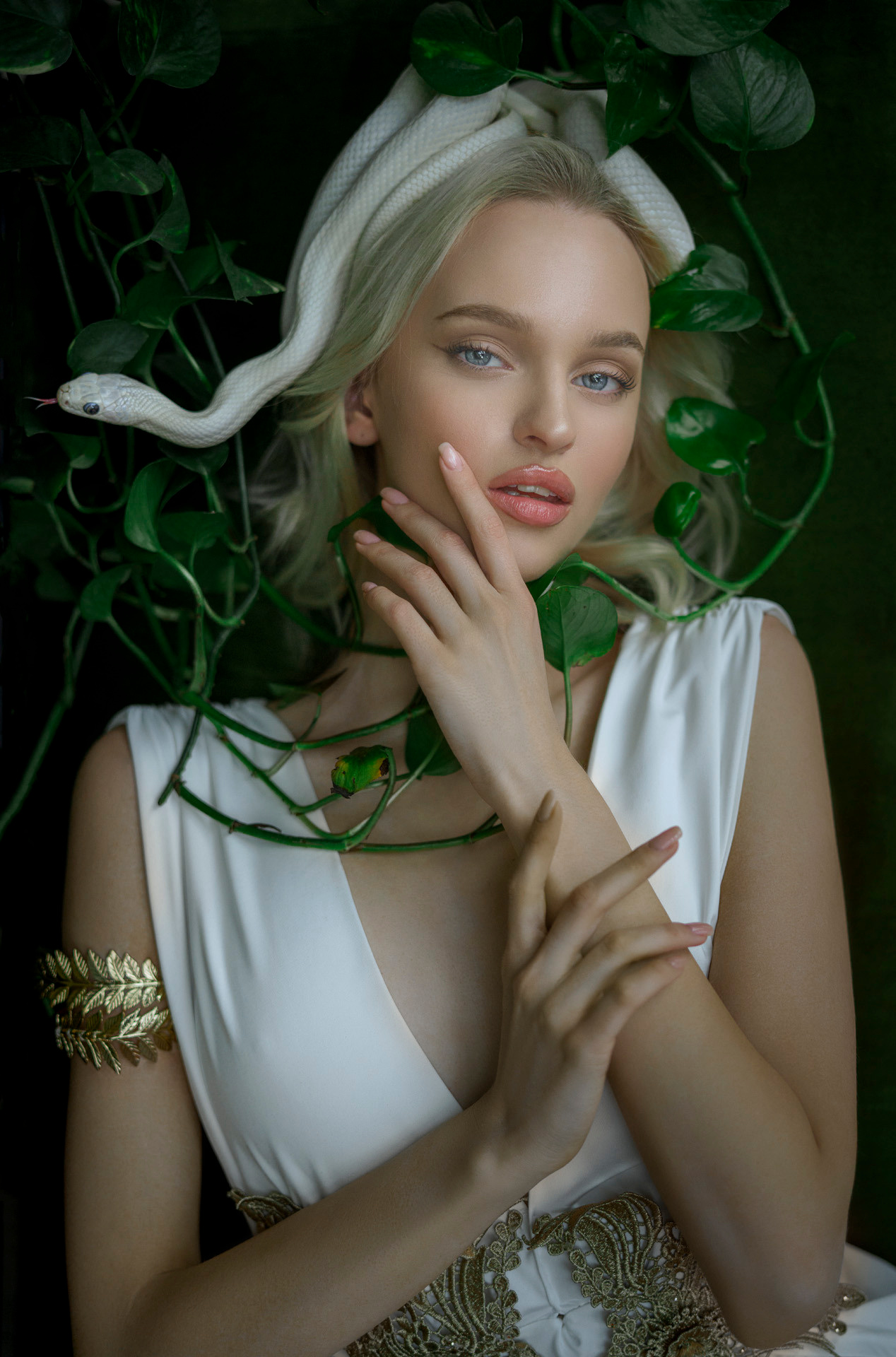 Настя и змея. Фотограф Сергей Танков