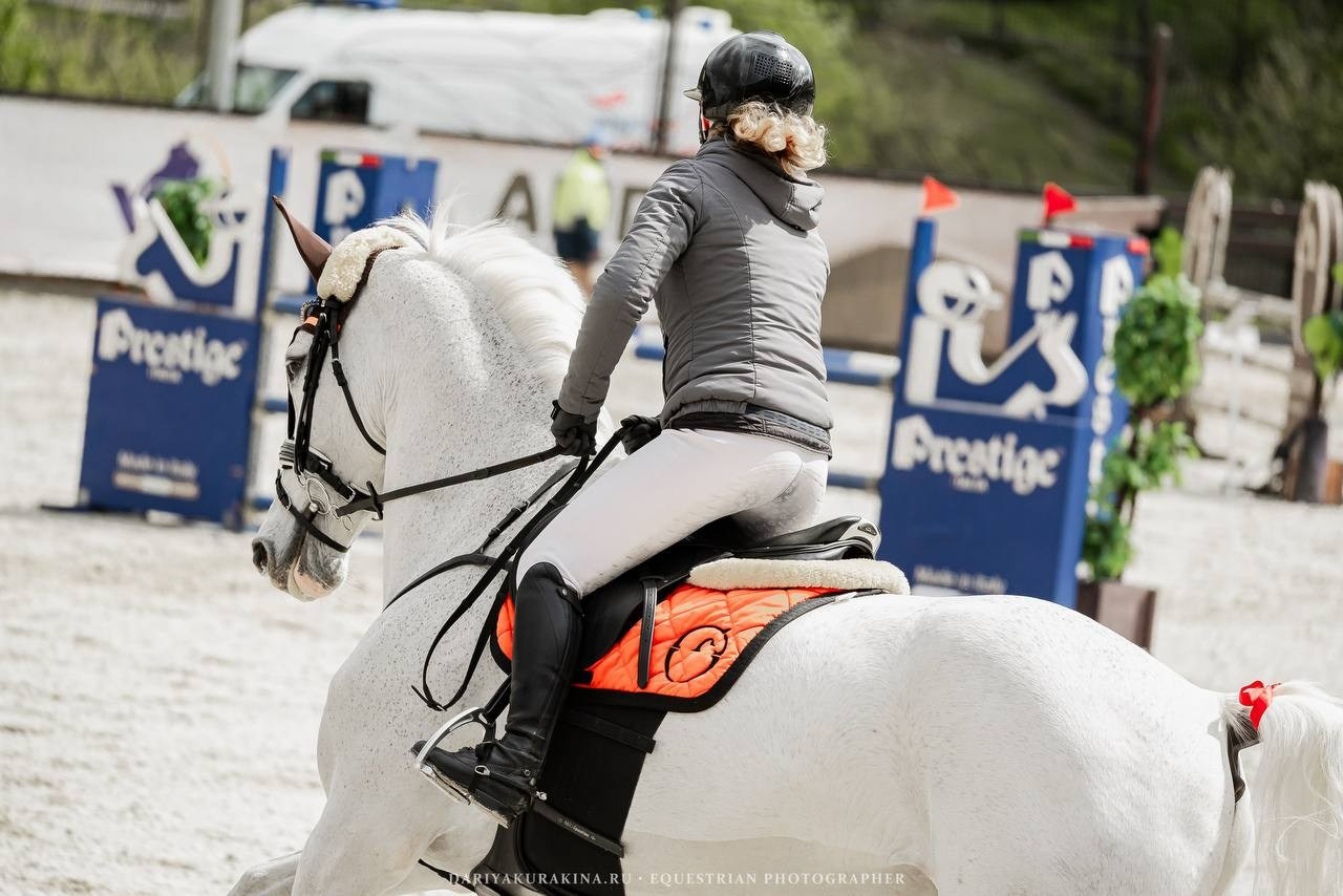 МУНИЦИПАЛЬНЫЕ СОР-Я ПО КОНКУРУ, ПОСВЯЩЕННЫЕ ДНЮ ПОБЕДЫ — ВИВАТ!. Куракина Дарья • Конный фотограф