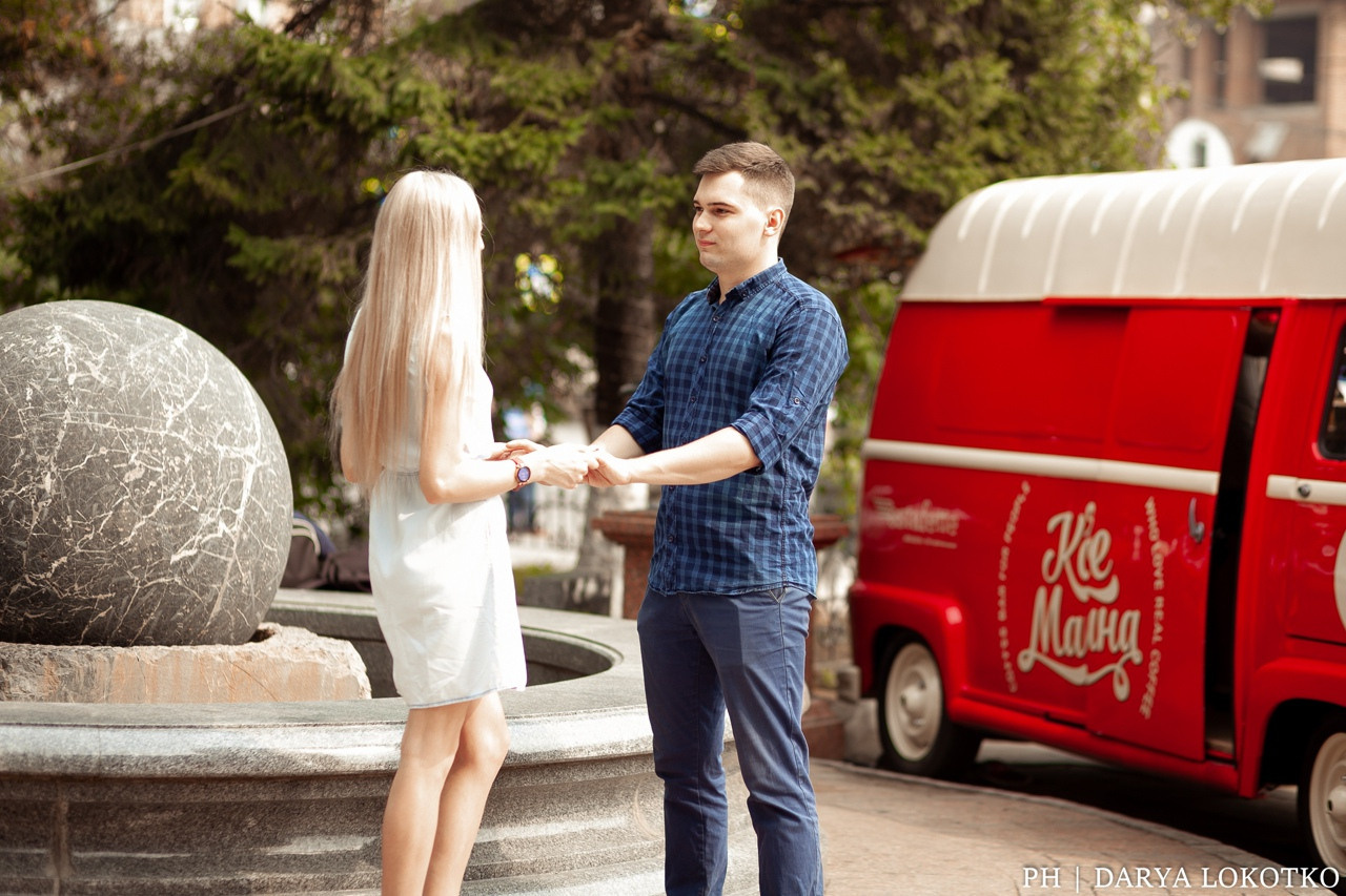 love story парень девушка лето город  прогулка