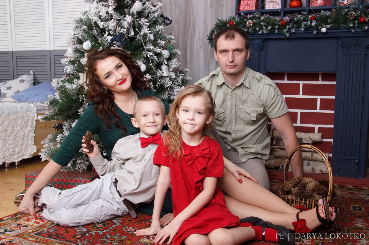 мама папа дочь сын семья новый год фотостудия