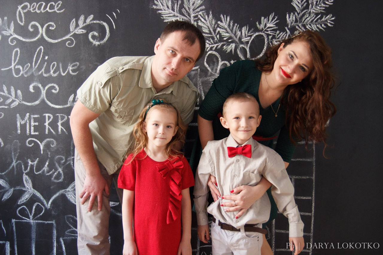 мама папа дочь сын семья новый год фотостудия