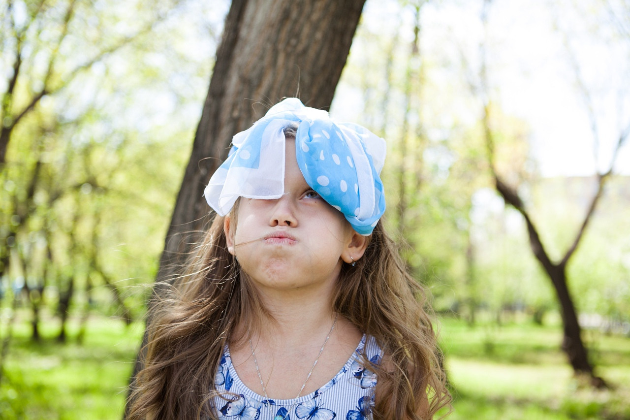 девочка лето парк прогулка зелень