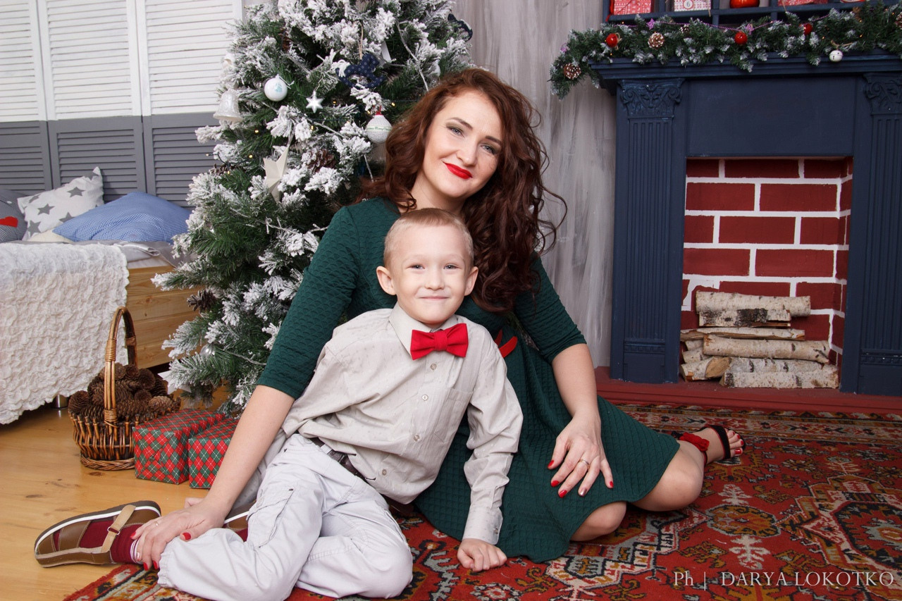 мама сын семья новый год фотостудия