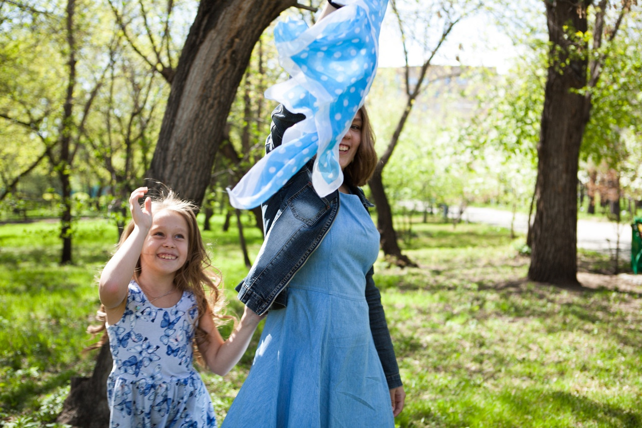 девочки лето парк прогулка зелень