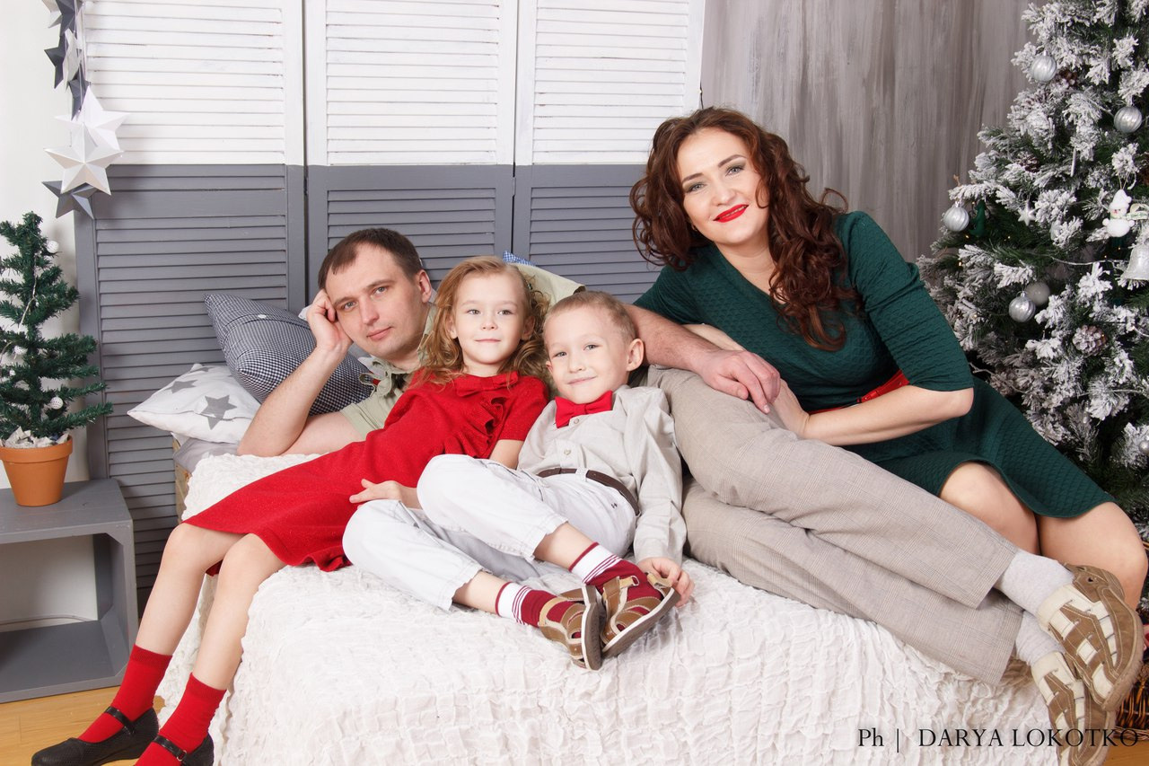 мама папа дочь сын семья новый год фотостудия
