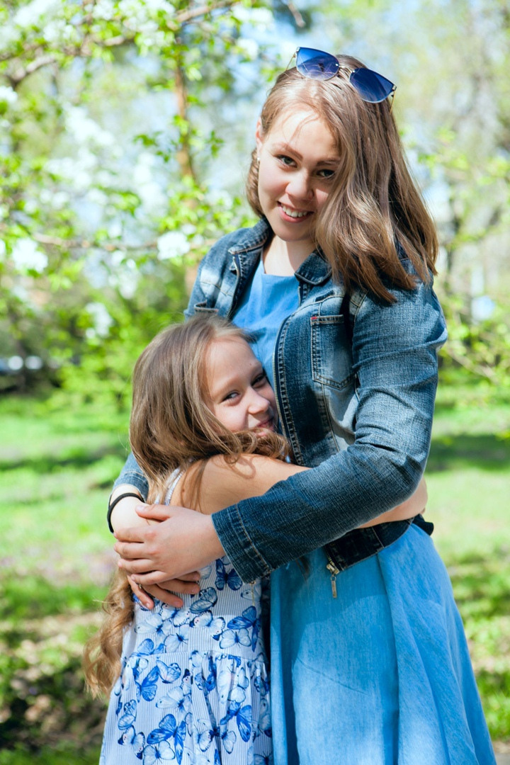 девочки  лето парк прогулка зелень