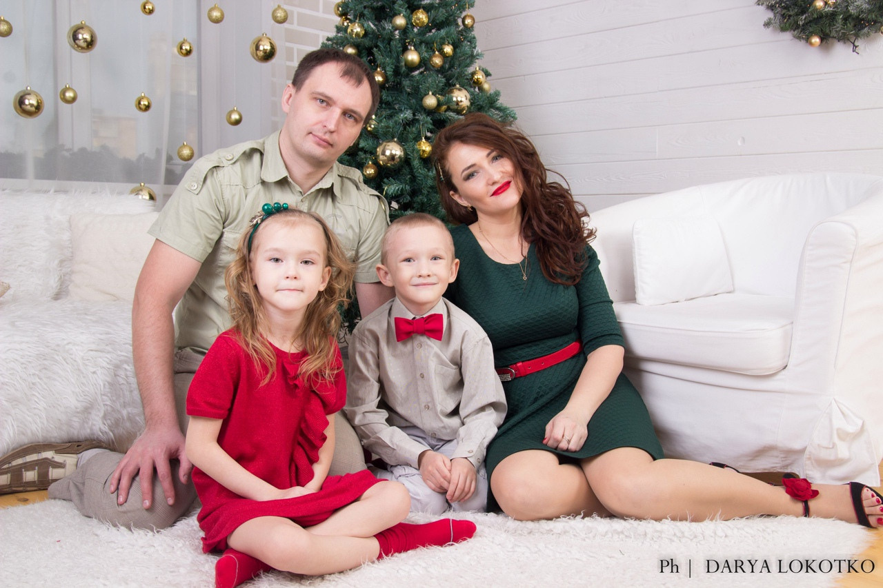 мама папа дочь сын семья новый год фотостудия