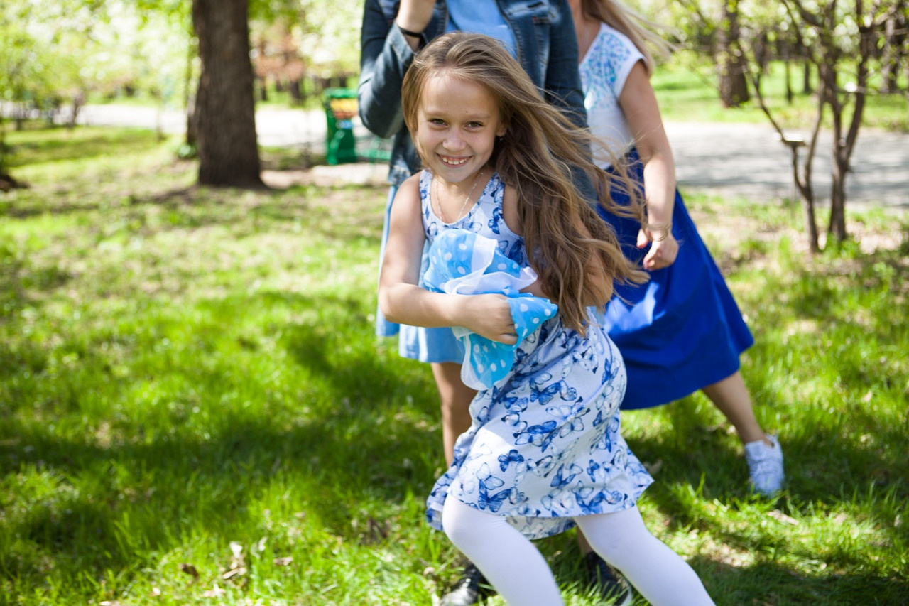 девочки лето парк прогулка зелень