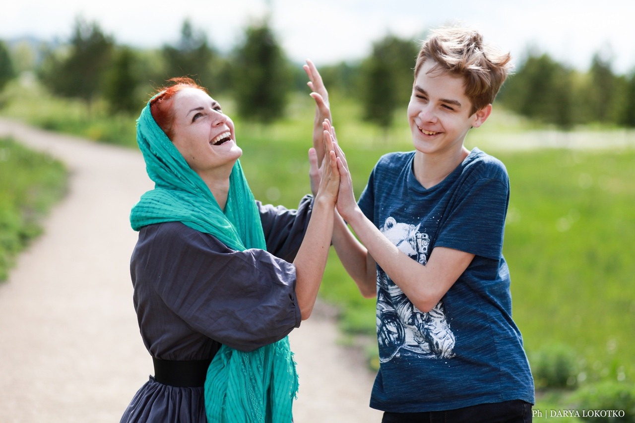 Белка и сын. Фотограф Дарья Локотко в Красноярске