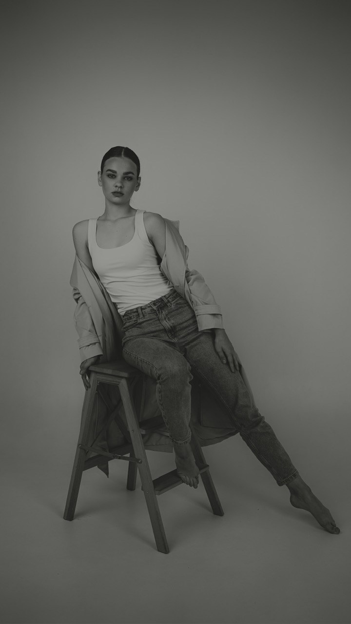 Черно-белая фотосессия на циклораме в фотостудии Новочеркасска «Рафинад». Свадебный фотограф в Ростове-на-Дону. Таинство Крещения и Венчания, семейные фотосессии. Алёна Чёботова