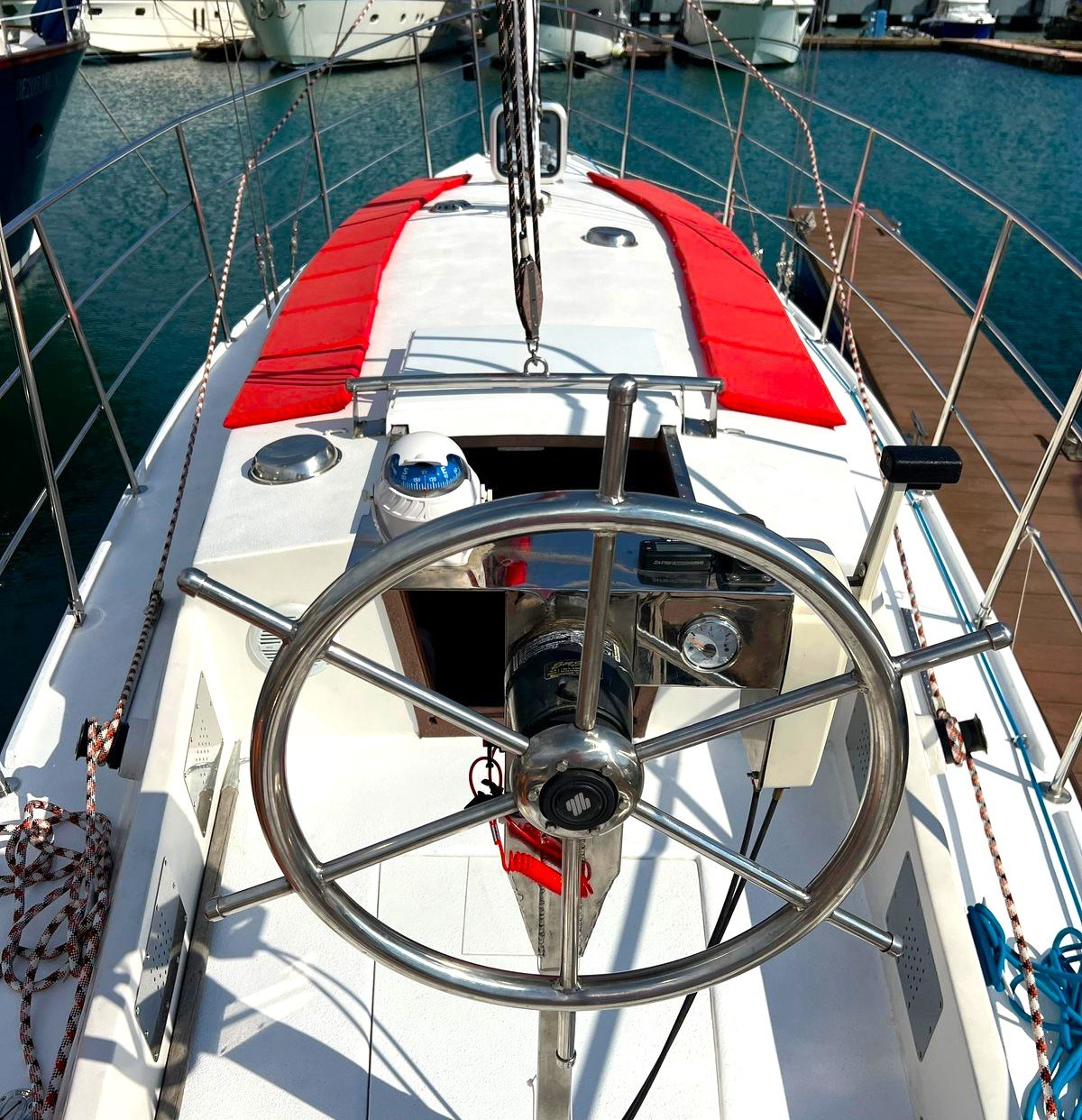 Парусная яхта Ассоль Аренда Яхты в Сочи Яхтанаморе YACHTNAMORE YACHTANAMORE