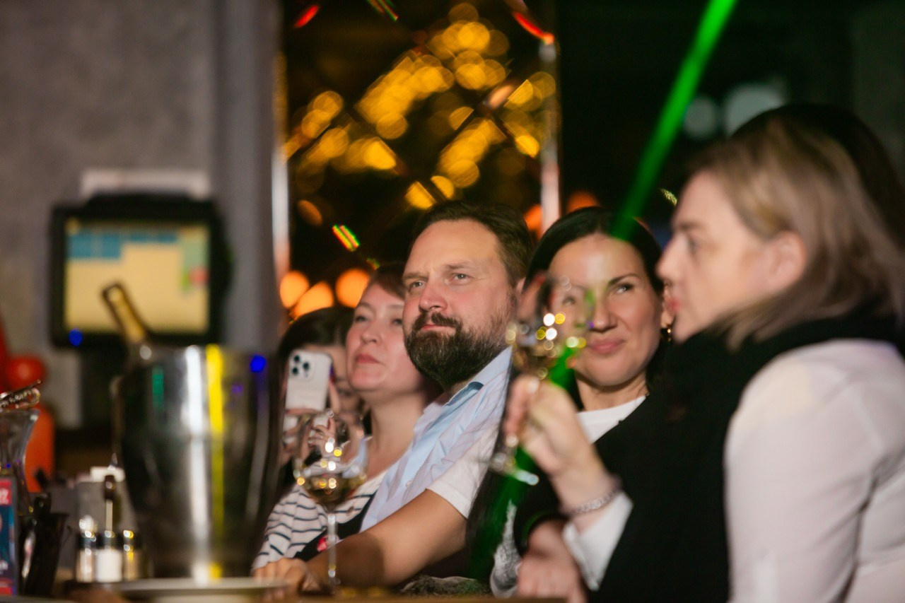 LЮSTRA bar 10.12.2025. Московская кавер-группа BankBand