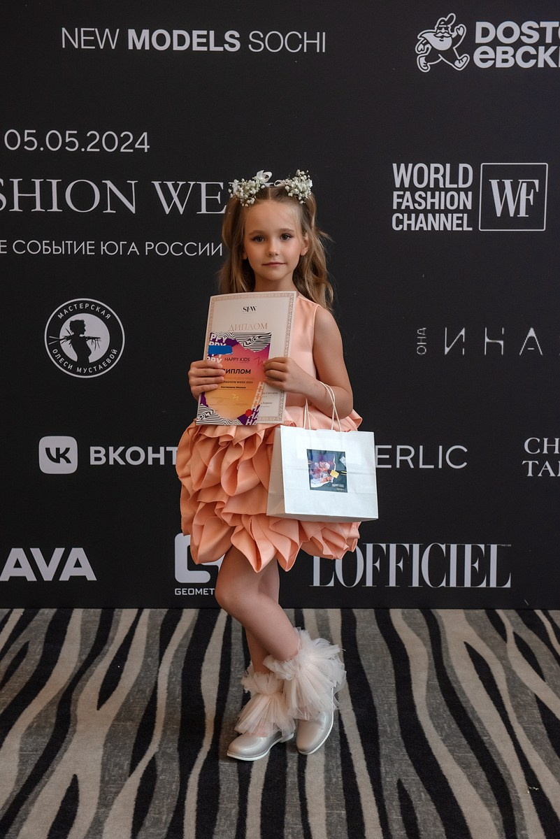 SochiFashionWeek2024 дизайнер Анохина. Семейный и коммерческий фотограф в Сочи Александр Бодунов