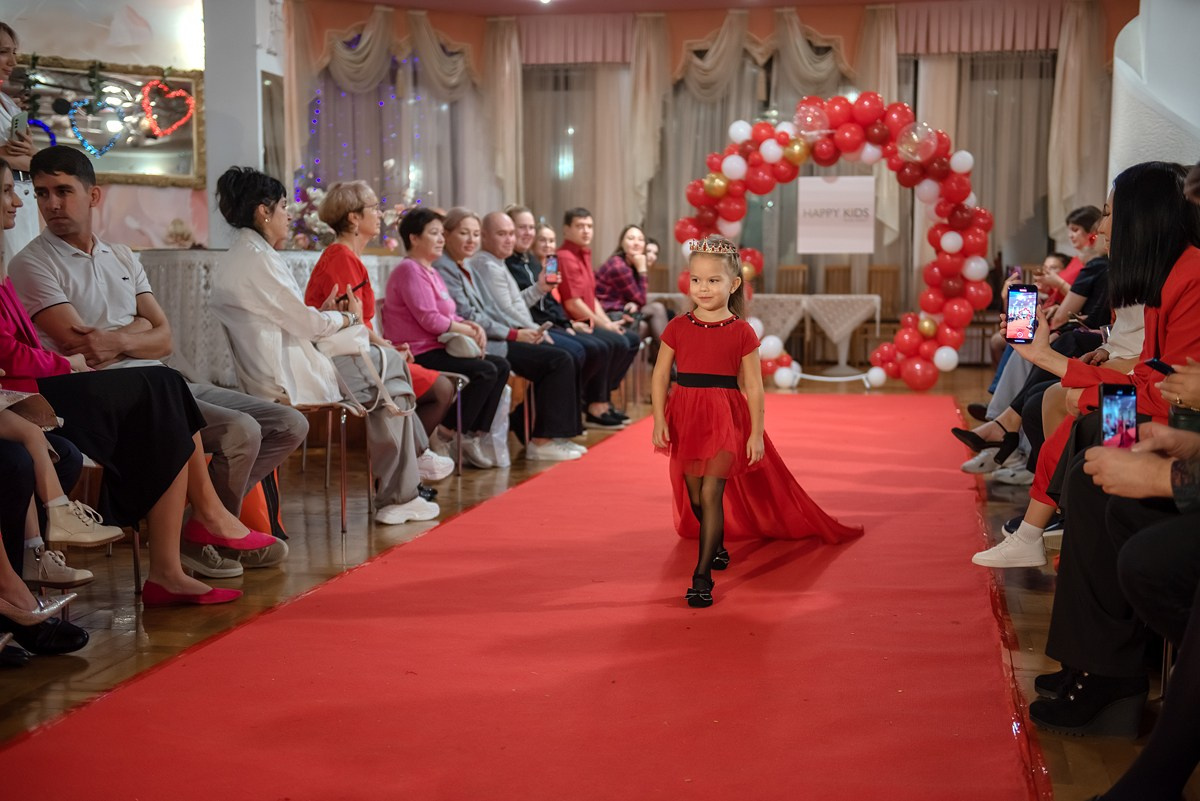 Выпускной в детской школе моделей HAPPYkids 2024. Семейный и коммерческий фотограф в Сочи Александр Бодунов