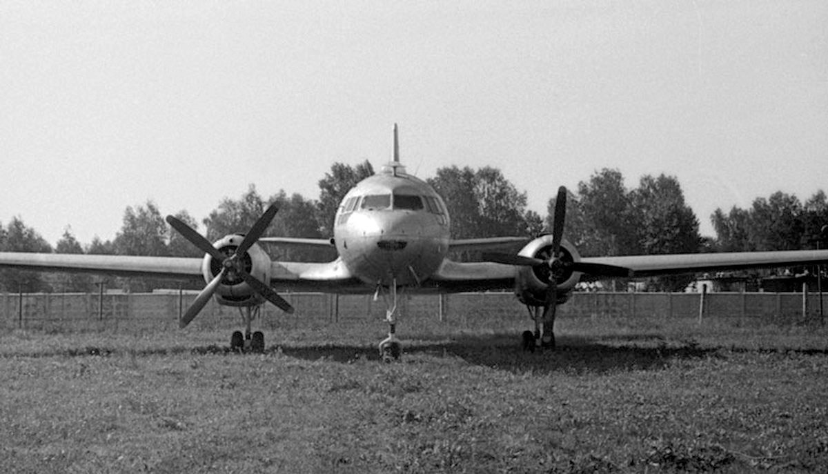 Ил-14 (Монино) — уничтожен. Фотоальбом показывающий увлекательный мир авиации и мир медведей Андрея Иванова