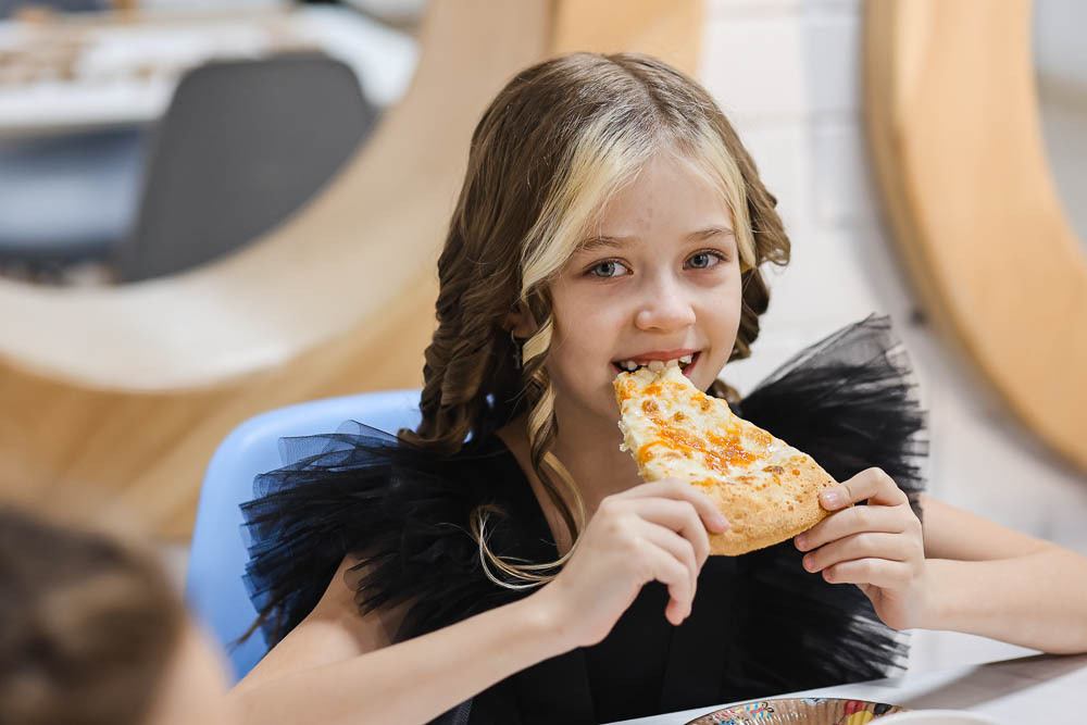 День рождения. Фотограф Григорьева Ольга. Портретная, семейная съёмка, Love Stori, видеосъёмка в городе Чита. Выпускные альбомы, фотокниги