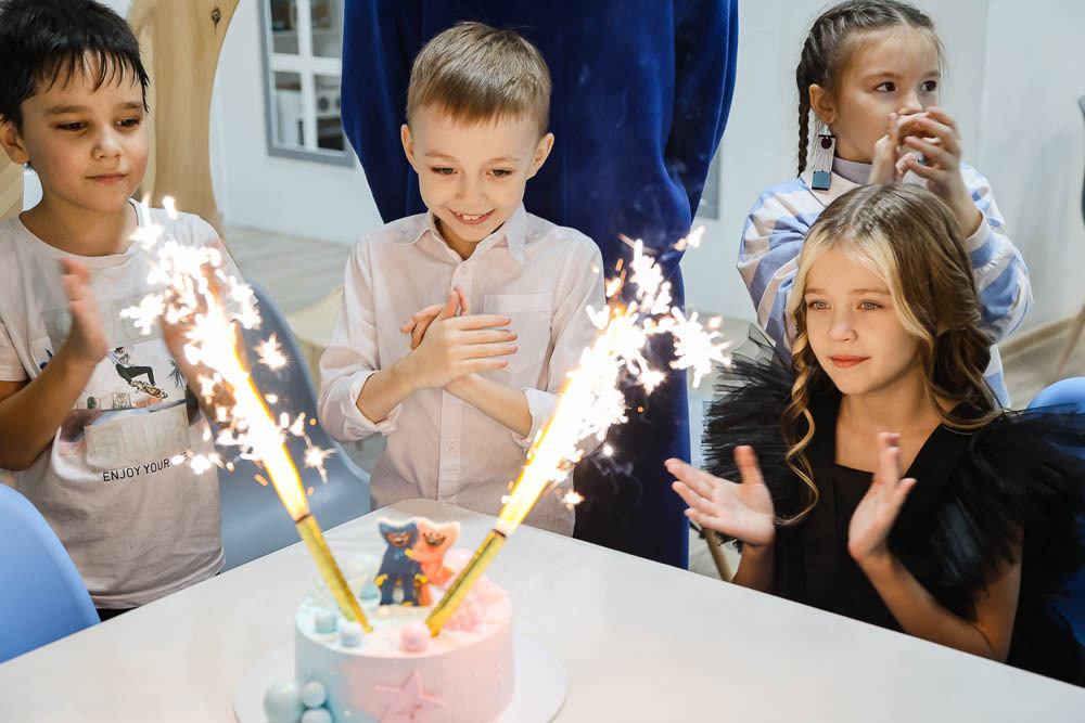 День рождения. Фотограф Григорьева Ольга. Портретная, семейная съёмка, Love Stori, видеосъёмка в городе Чита. Выпускные альбомы, фотокниги