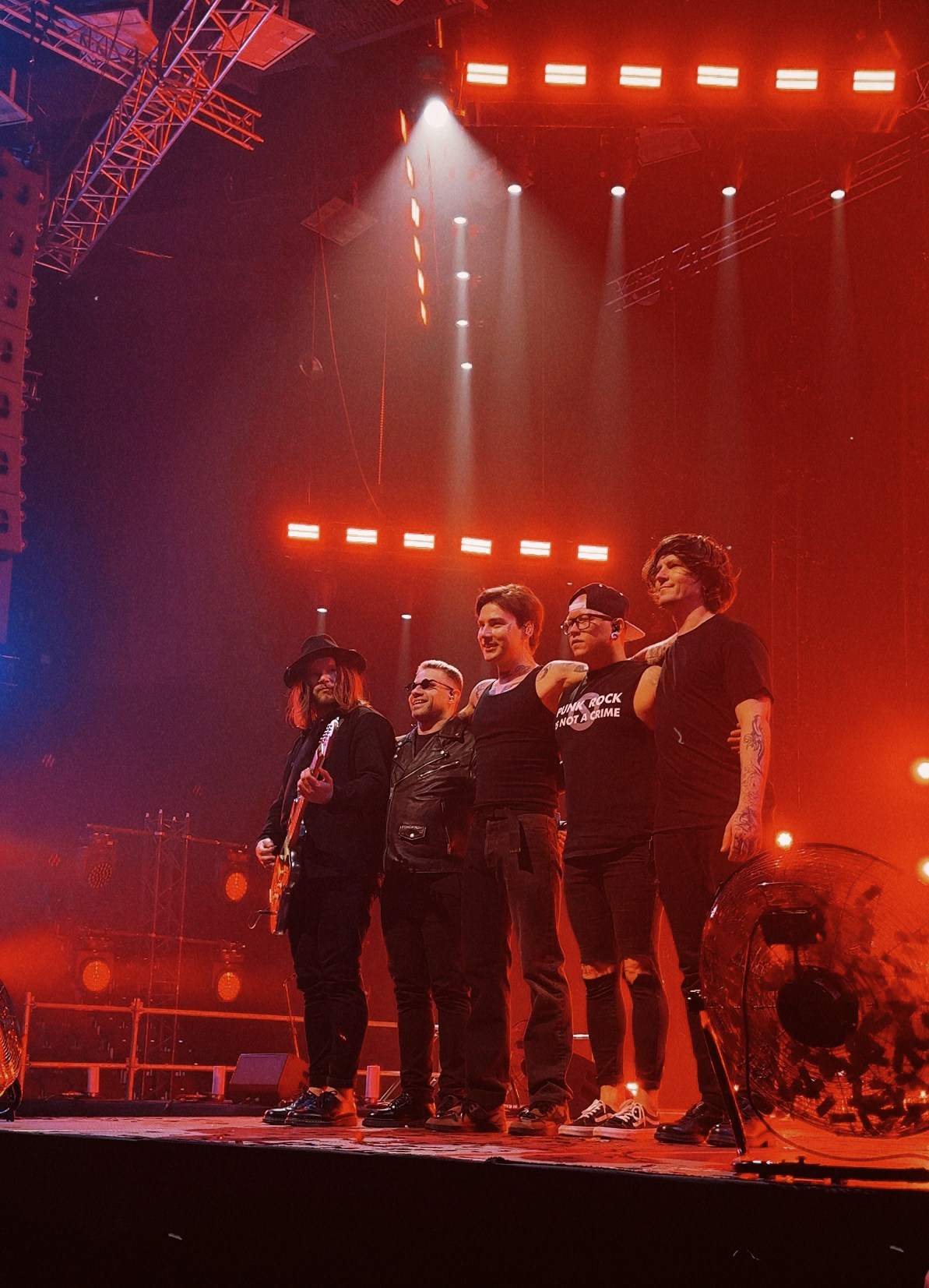 XOLIDAYBOY l 25 апреля. Hmliber — фотограф и контент-креатор из Петербурга