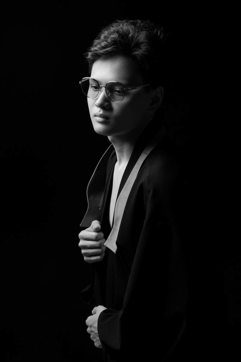 Мужской портрет. BWstudio — фотостудия черно-белой фотографии Алматы. Фотограф Алматы. Фотостудия Алматы