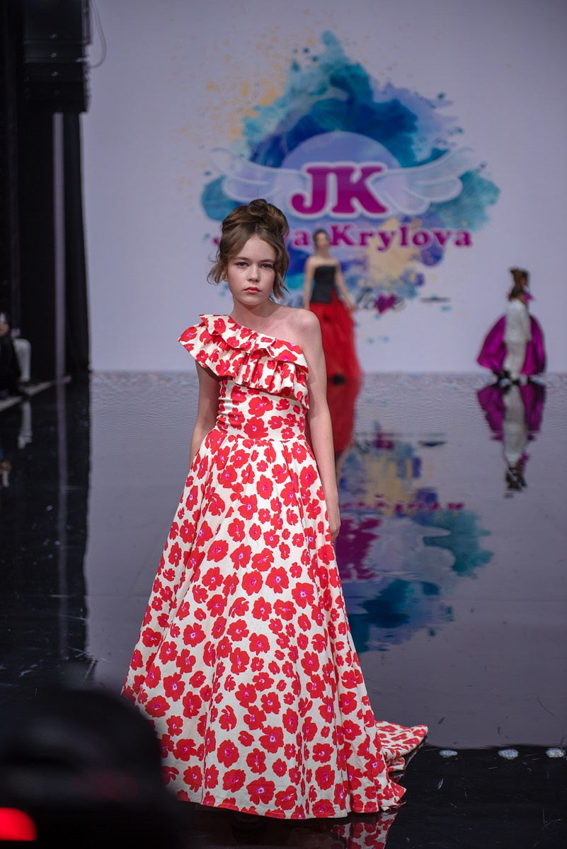SochiFashionWeek2024 дизайнер Юлия Крылова. Семейный и коммерческий фотограф в Сочи Александр Бодунов