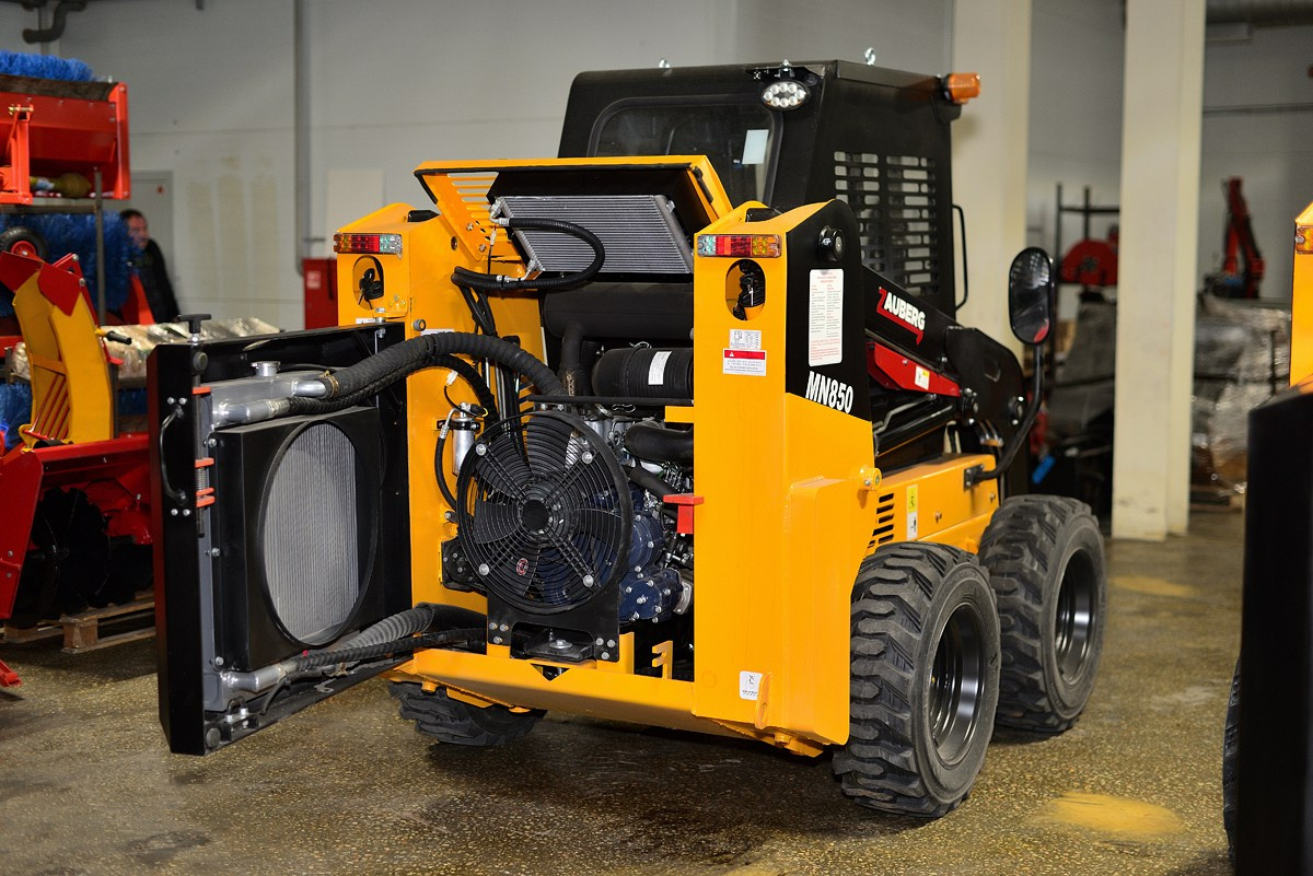 Центр технического обслуживания. Фотограф Сергей Сергеев