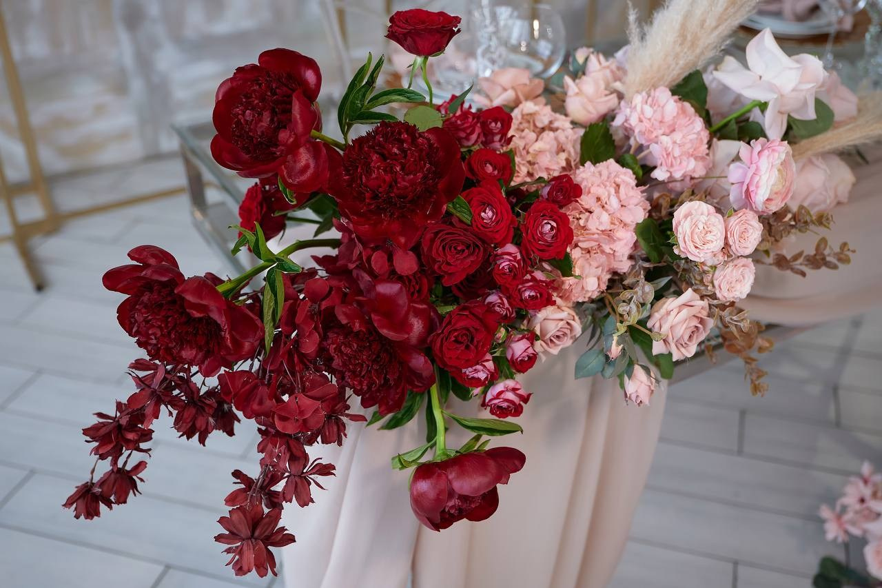 Винные оттенки. Подрядчики и друзья сети свадебных площадок House for wedding