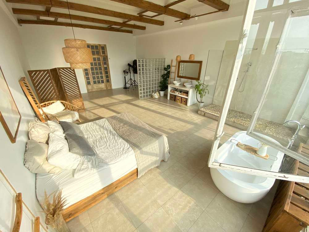 Варшавское шоссе 33/13, 36 оф. 1900р/час при оплате за 2 часа. Бронирование от 2х часов.На 1 час действует наценка  +500 р