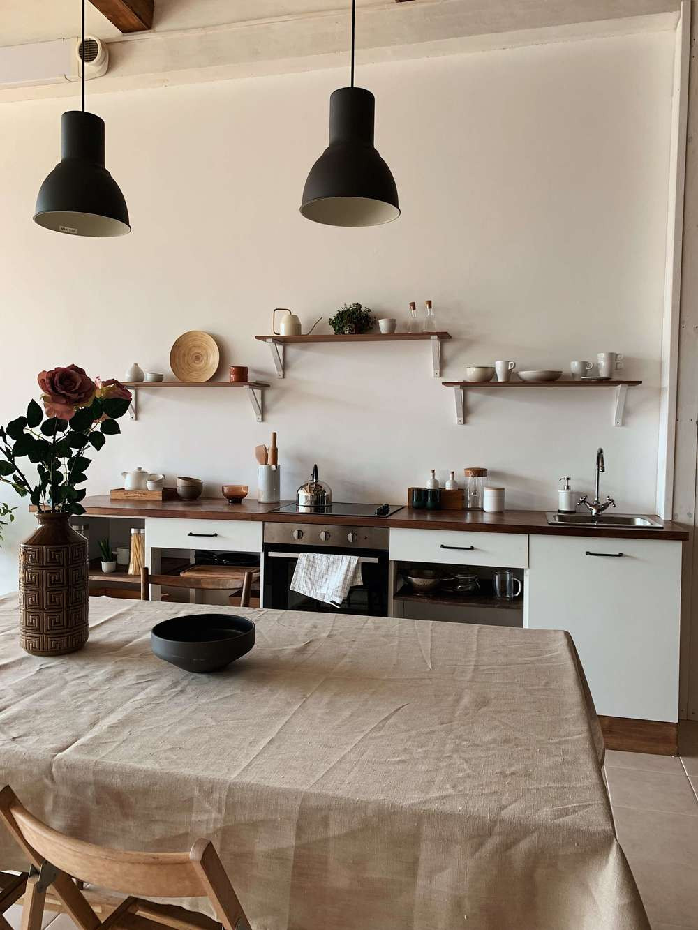 Варшавское шоссе 33/13, 36 оф. 1800р/час при оплате за 2 часа. Бронирование от 2х часов.На 1 час действует наценка  +500 р