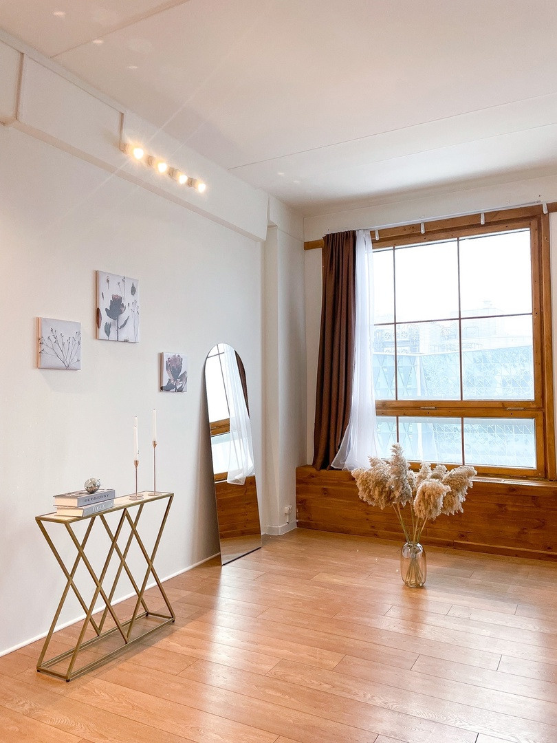 улица Академика Королева 13 стр1, ПН-ПТ: 1600 Р/1ЧАС (ОТ 2-Х ЧАСОВ) СБ-ВС: 1700 Р/1 ЧАС (ОТ 2-Х ЧАСОВ) При бронировании одного часа стоимость 2000 Р/ЧАС