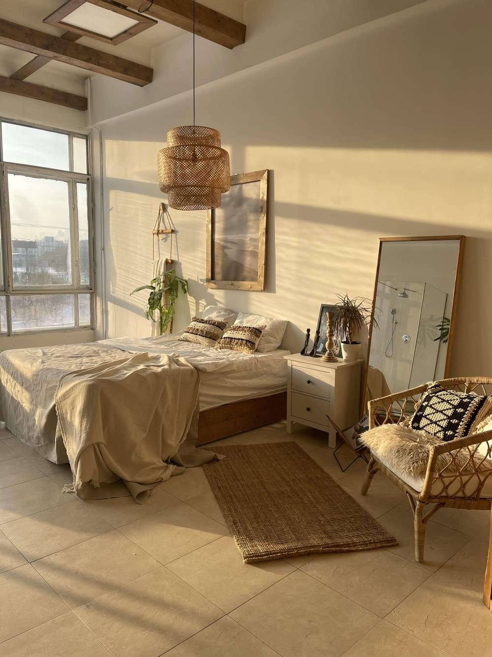 Варшавское шоссе 33/13, 36 оф. 1900р/час при оплате за 2 часа. Бронирование от 2х часов.На 1 час действует наценка  +500 р