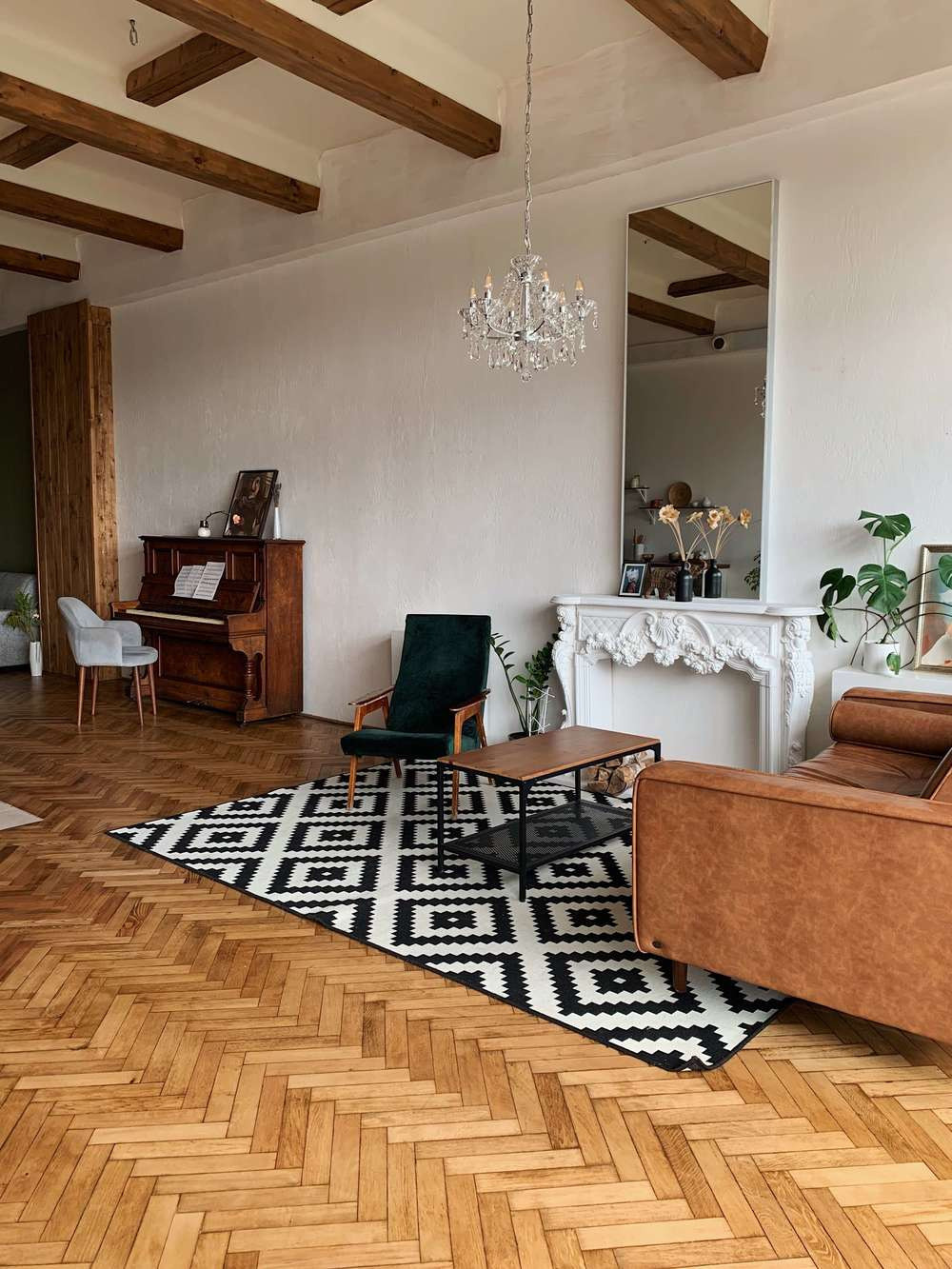 Варшавское шоссе 33/13, 36 оф. 1800р/час при оплате за 2 часа. Бронирование от 2х часов.На 1 час действует наценка  +500 р