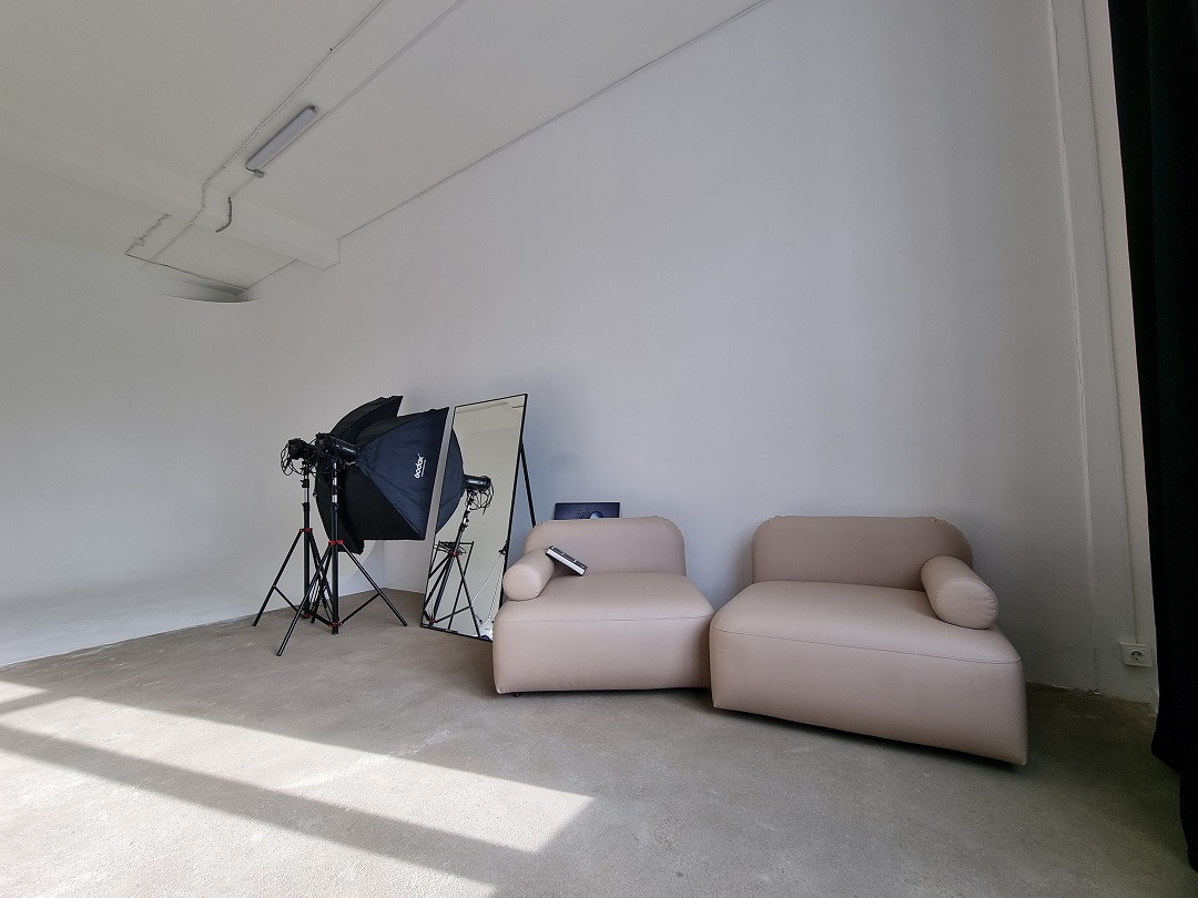 Большой Саввинский переулок 9с3, будни - 1600 руб/час; выходные - 1900 руб/час