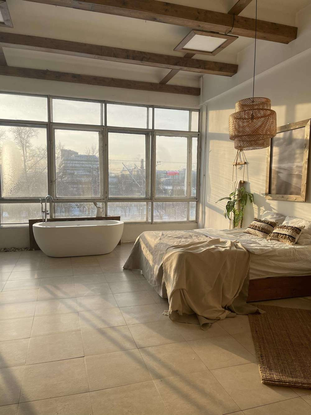 Варшавское шоссе 33/13, 36 оф. 1900р/час при оплате за 2 часа. Бронирование от 2х часов.На 1 час действует наценка  +500 р