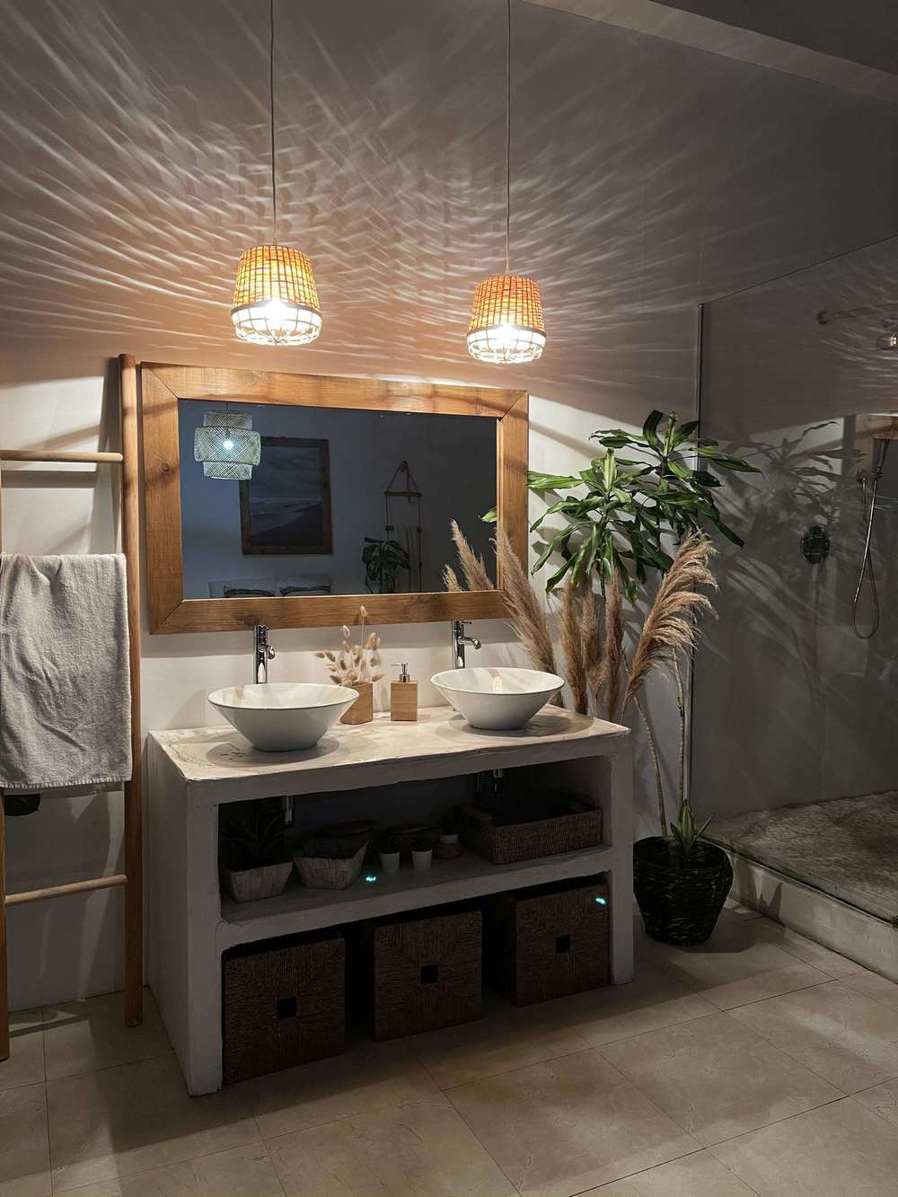 Варшавское шоссе 33/13, 36 оф. 1900р/час при оплате за 2 часа. Бронирование от 2х часов.На 1 час действует наценка  +500 р