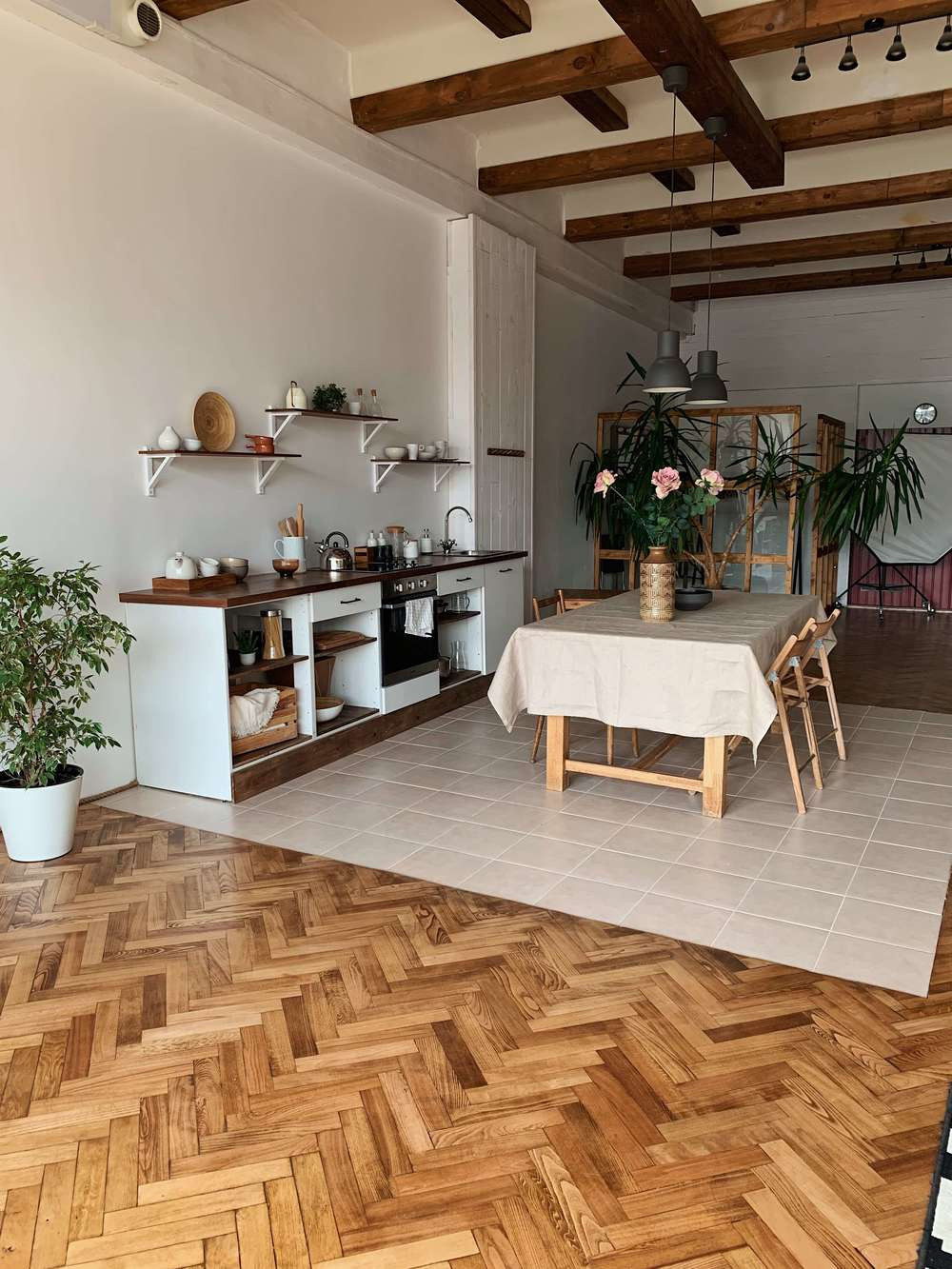 Варшавское шоссе 33/13, 36 оф. 1800р/час при оплате за 2 часа. Бронирование от 2х часов.На 1 час действует наценка  +500 р