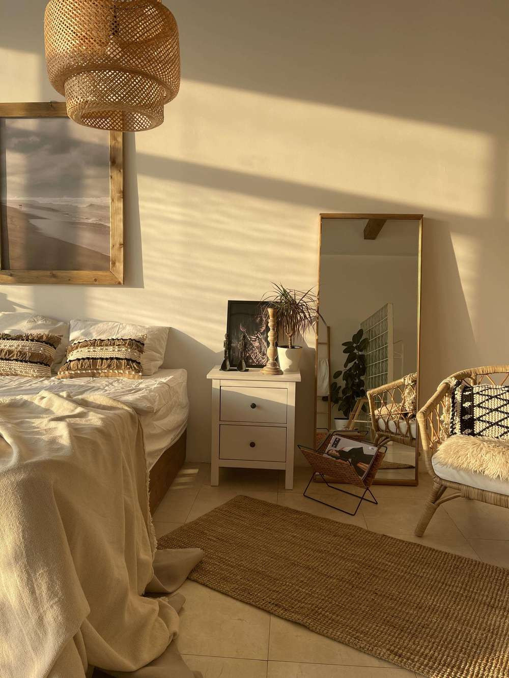 Варшавское шоссе 33/13, 36 оф. 1900р/час при оплате за 2 часа. Бронирование от 2х часов.На 1 час действует наценка  +500 р