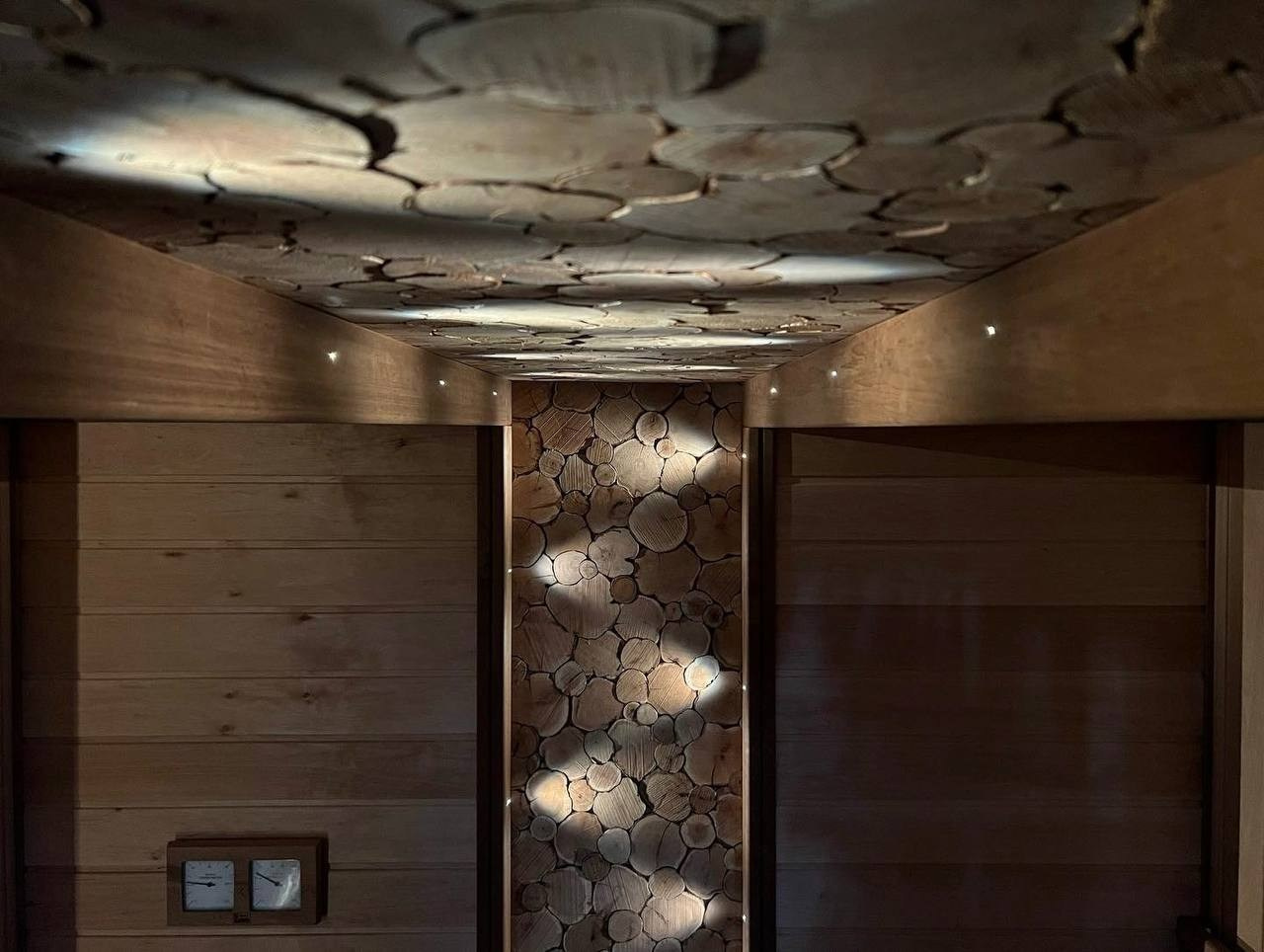 Парная в Ривер Парке из ольхи и термоольхи, с солевой линией, точечной подсветкой панно и камня, печь — Harvia Cilindro. SaunaTopMasters