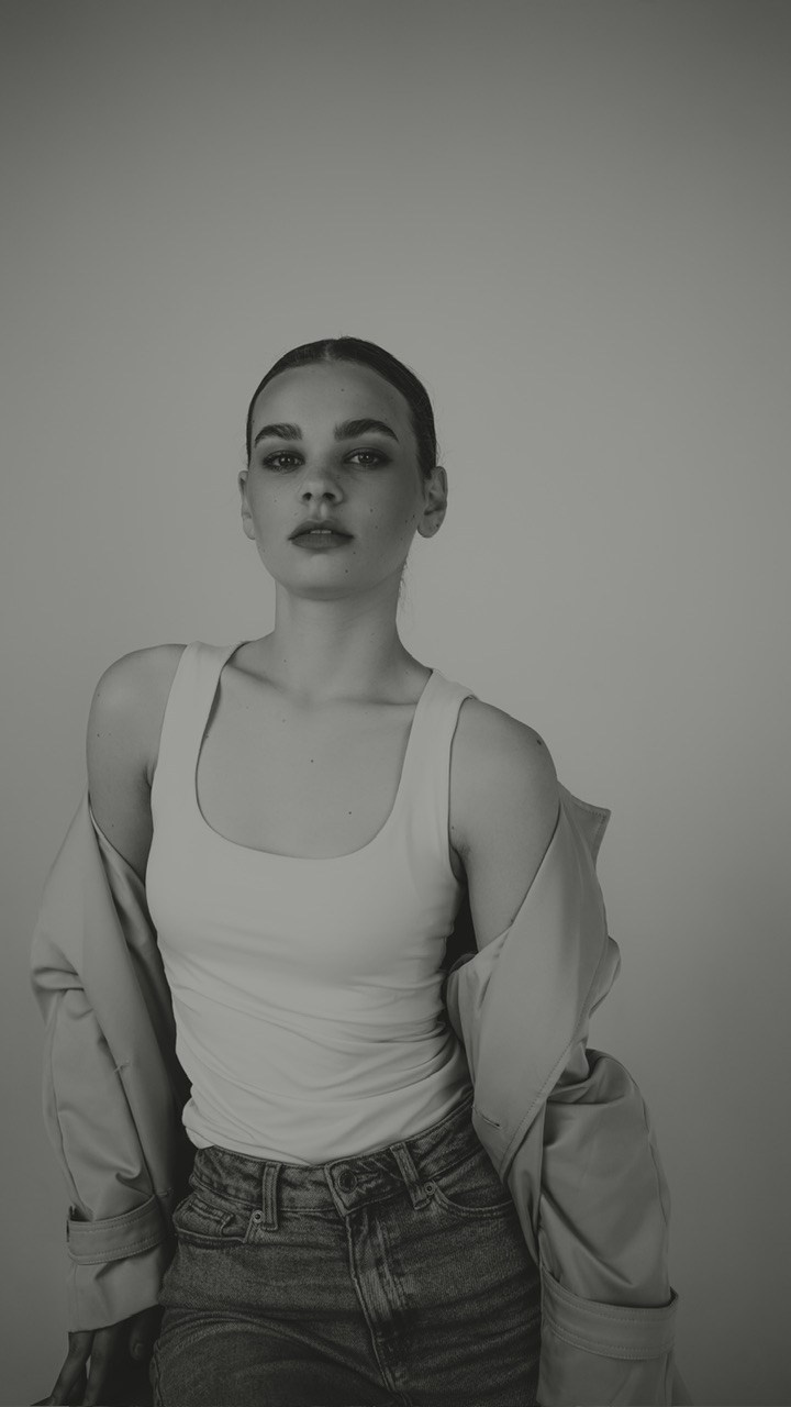 Черно-белая фотосессия на циклораме в фотостудии Новочеркасска «Рафинад». Свадебный фотограф в Ростове-на-Дону. Таинство Крещения и Венчания, семейные фотосессии. Алёна Чёботова