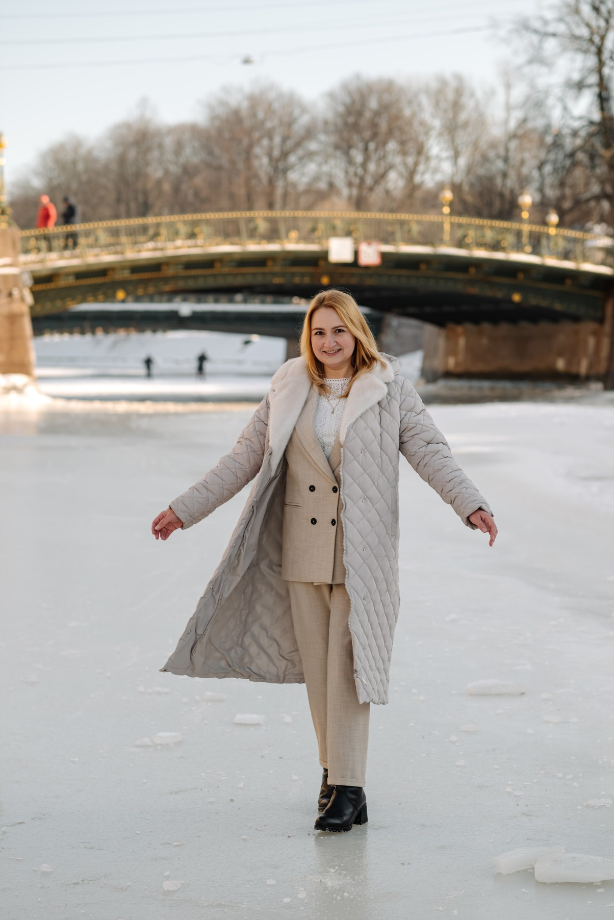 Прогулка с цветами по улицам и каналам. Свадебный и семейный фотограф в Санкт-Петербурге Елена Худякова