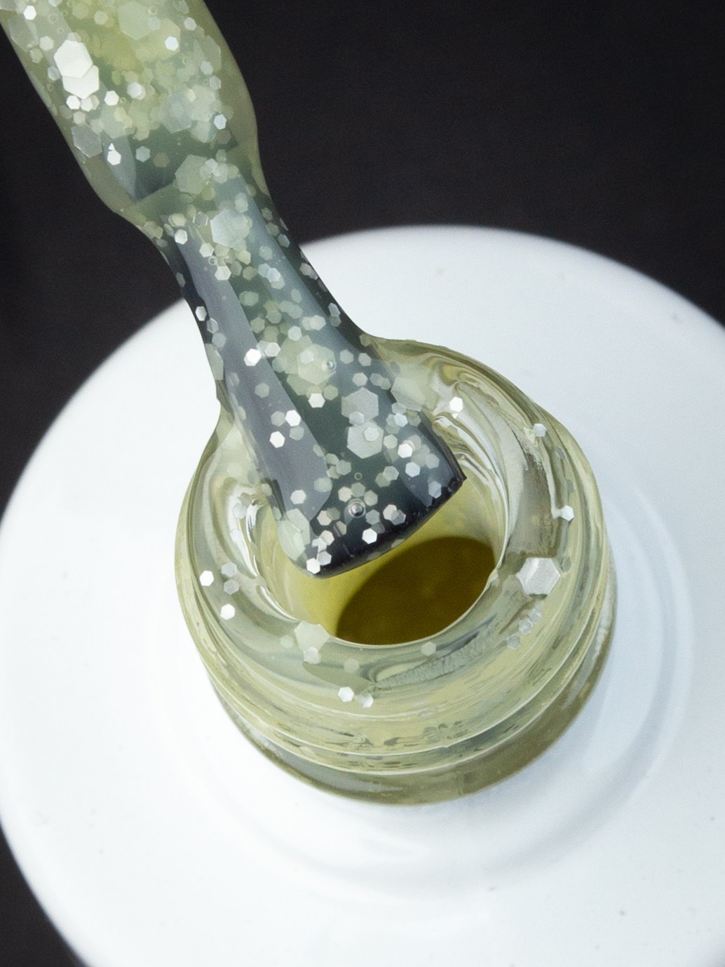 Kira на чёрном. Александр Стряпунин — предметный фотограф в Улан-Удэ