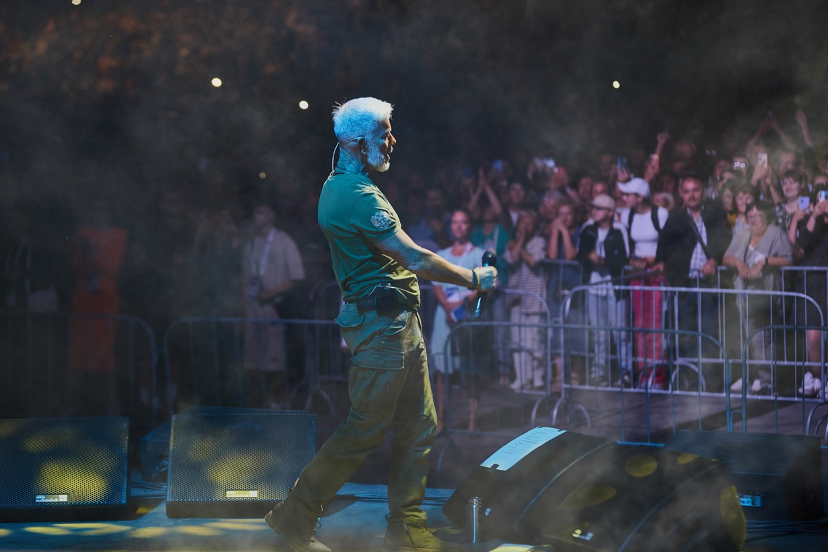 Репортаж для VIP зоны КПД Газстрой: выступление Родиона и Олега Газмановых. Репортажный и женский фотограф в Новосибирске