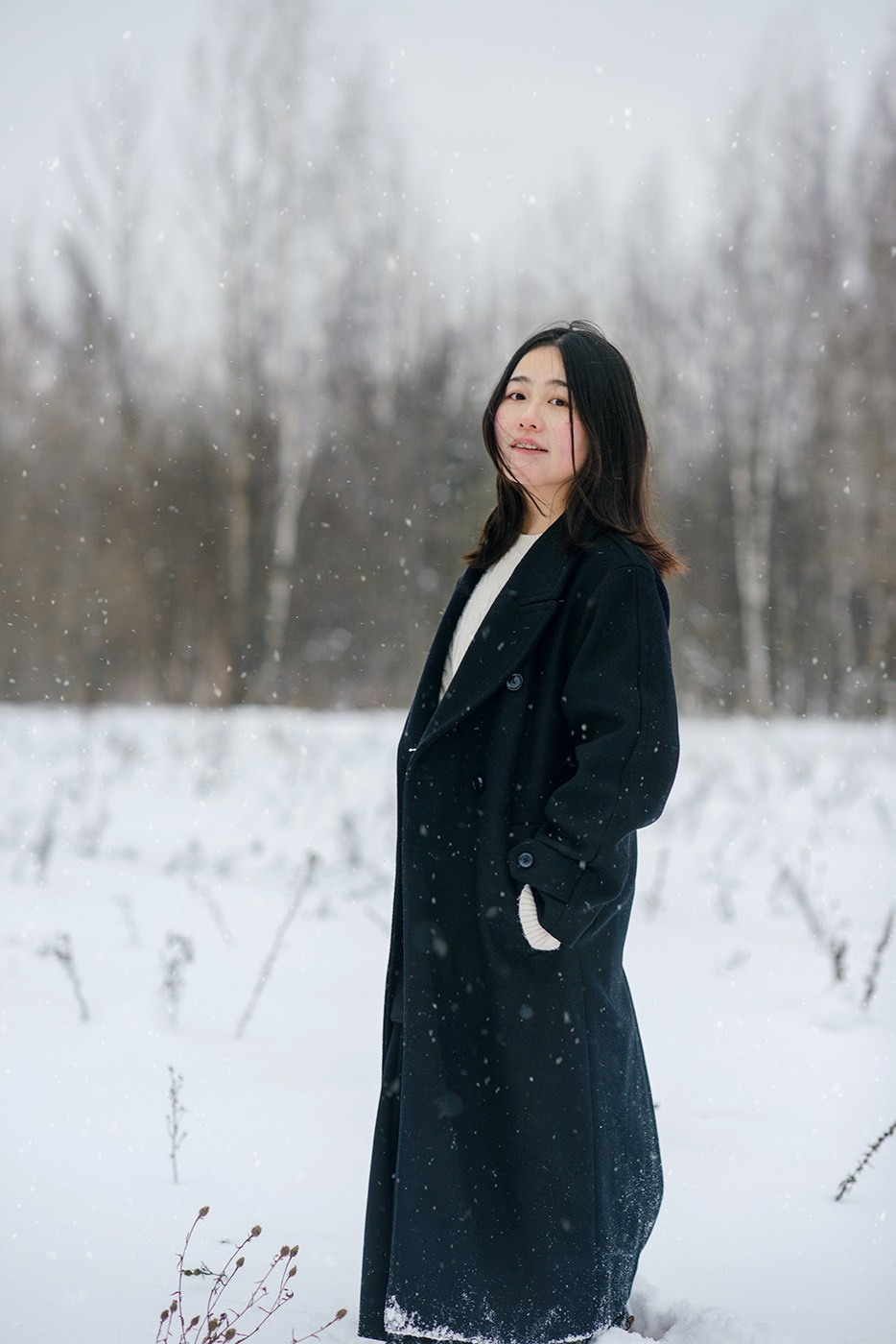 photo shoot for a girl in a winter field, snow (photography from Elena Carruthers)