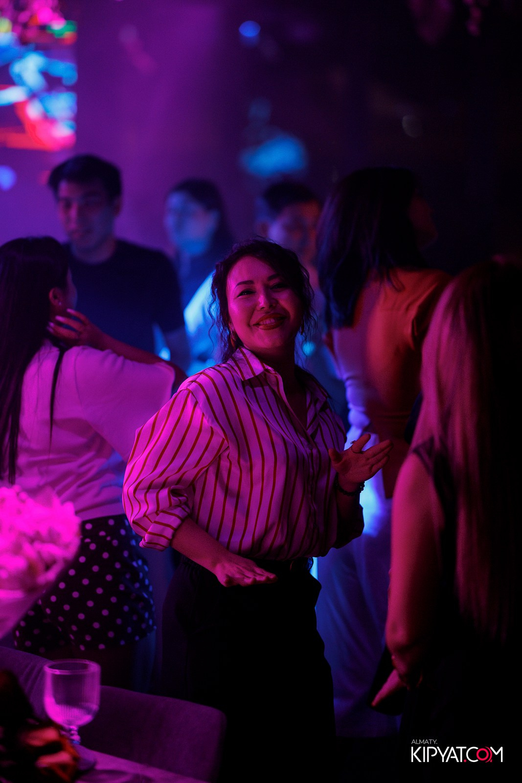 FRIENDS BAR & TERRACE. КИПЯТКОМ АЛМАТЫ! Фотосъемка мероприятий в Алматы