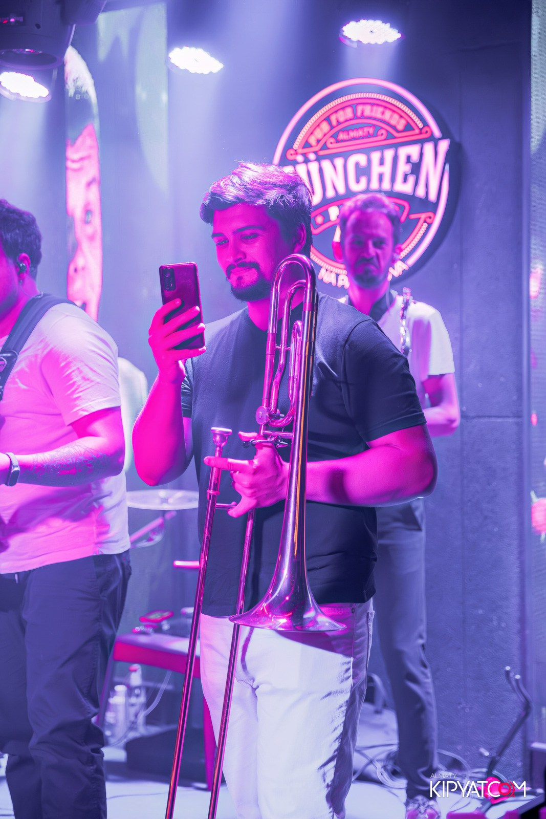 СУББОТА В MUNCHEN PUB. КИПЯТКОМ АЛМАТЫ!