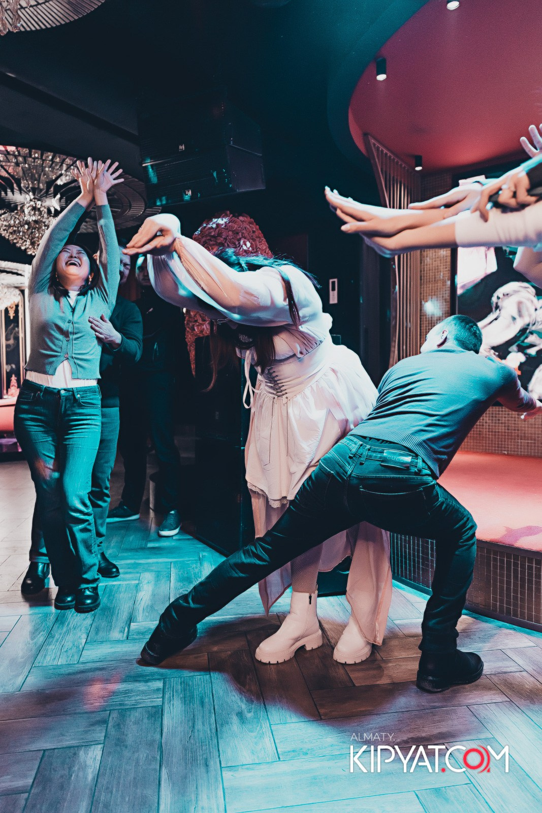 ЗАЯ, НА БИС. КИПЯТКОМ АЛМАТЫ!