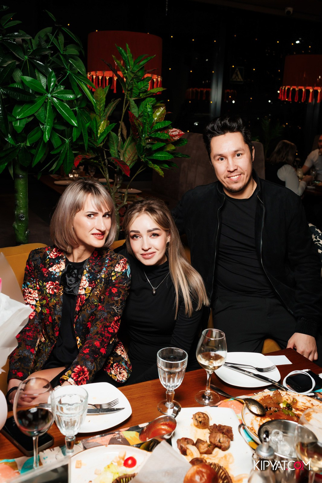 LIFE GRILL CAFE. КИПЯТКОМ АЛМАТЫ!