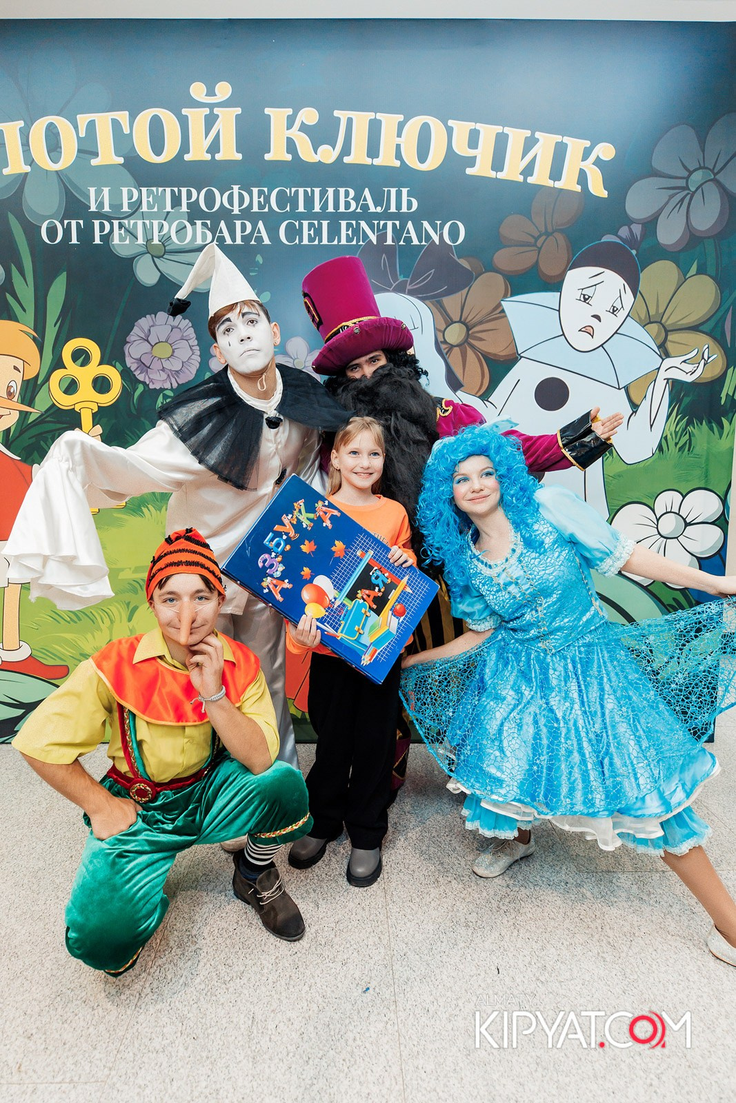 ЗОЛОТОЙ КЛЮЧИК И РЕТРОФЕСТИВАЛЬ ОТ РЕСТОБАРА CELENTANO. КИПЯТКОМ АЛМАТЫ!